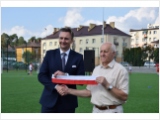Burmistrz Wojciech Walulik uczestniczył w oficjalnym otwarciu boiska na ul. Tytoniowej
